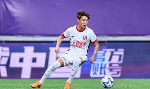 星空体育-韦世豪3分钟闪击！任意球贴地斩破门，赛季第10球，6年新高