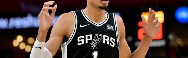 星空体育平台-数据全面缩水 三分疯狂打铁！二年级的文班撞墙了？