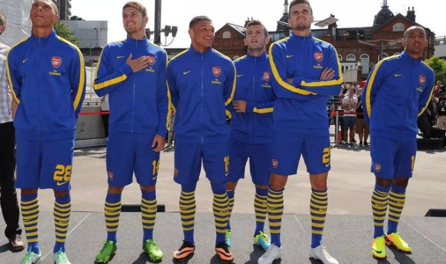 阿森纳梯队中场伊费·易卜拉欣随一队训练