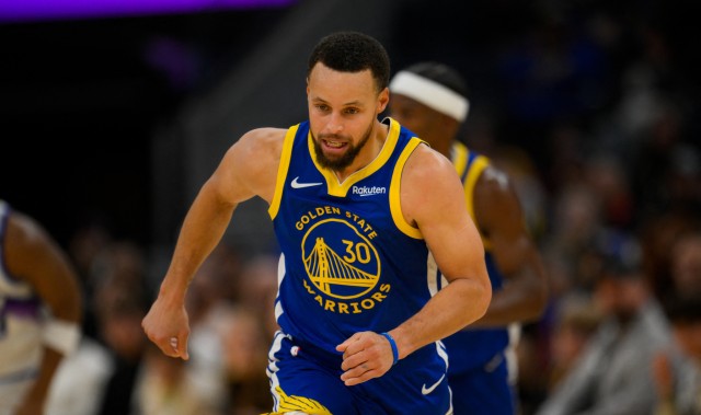 星空投注-勇记：库里股四头肌挫伤 赛后在通道一瘸一拐&amp;显得有些疼痛