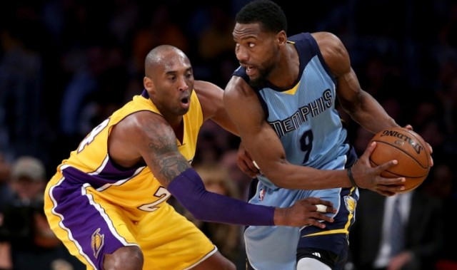 星空官网-肯扬·马丁谈历史前5防守者：手套、科比、阿伦、自己、魔兽