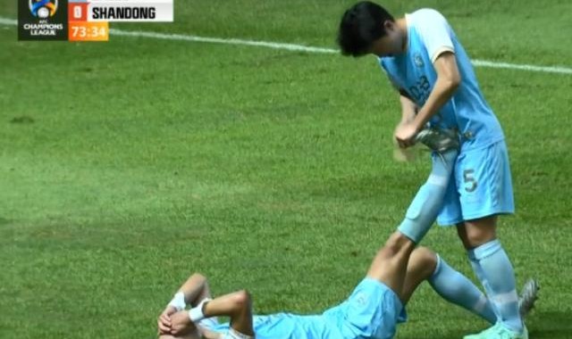 星空体育-从0比7到0比4泰山进步明显？拼到大邱球员都抽筋了