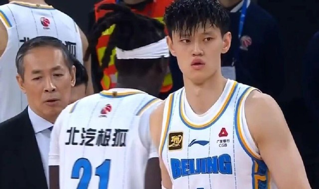 星空体育-许利民评曾凡博状态低迷 山东克里斯被罚 胡明轩引发广东球迷内讧